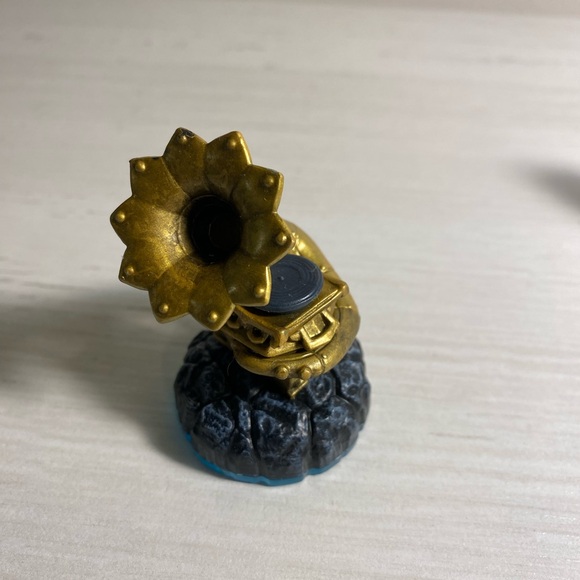Gold and Black Action Figures with Detailed Sculpting - Picture 1 of 1